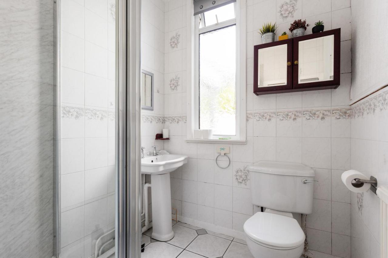 Lovely 3bed House-private Parking Vakantiehuis Edinburgh