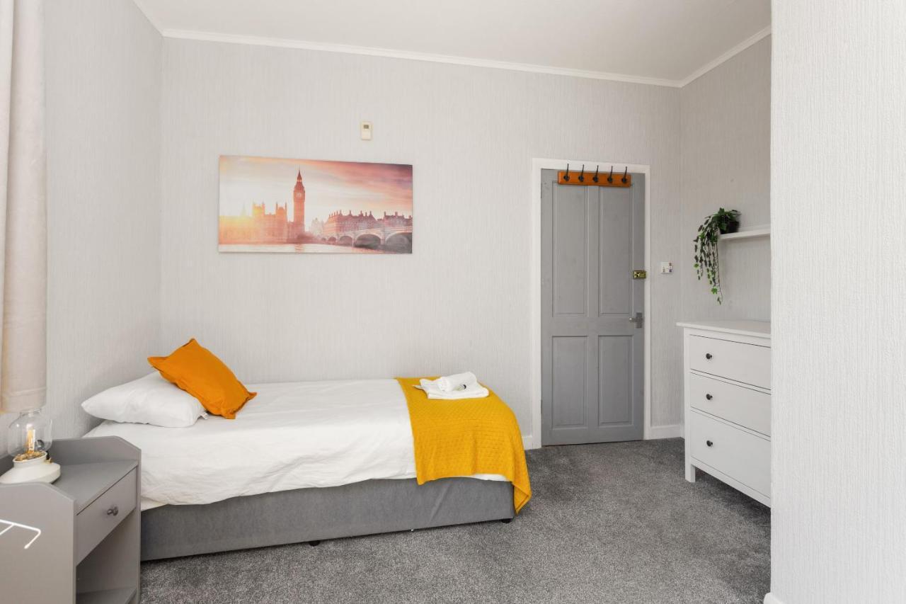 Lovely 3bed House-private Parking Vakantiehuis Edinburgh